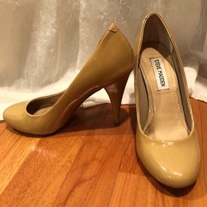 Steve Madden Nude patent leather pumps